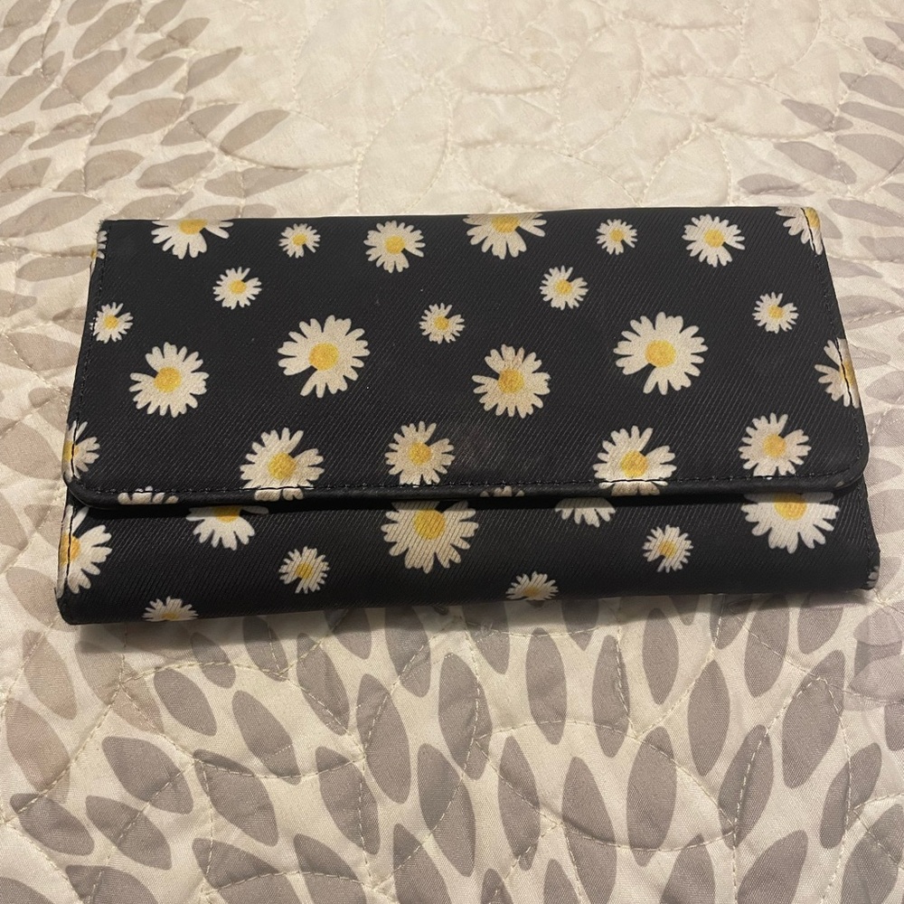 Daisy Wallet- brand unknown